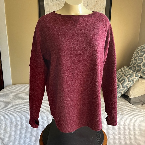 Six/Fifty Women's Sz. M Red Soft Fuzzy Sweatshirt w/Thumb Loops - Picture 1 of 6